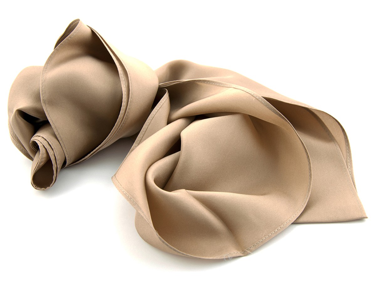 Beige sjaaltje - 53x53cm - zijde NOS